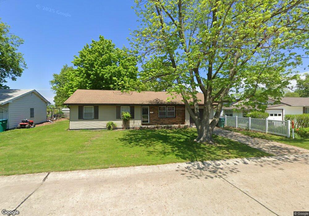 2304 Washington Ave, Mattoon, IL 61938 - photo 1