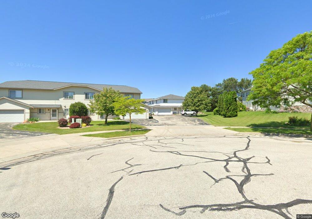 639 Beaus Bay unit 1, Slinger, WI 53086 - photo 1