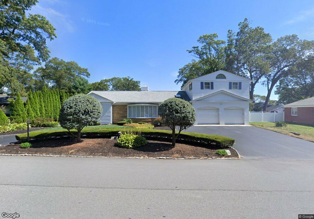 362 Meshanticut Valley Pkwy, Cranston, RI 02920 - photo 1