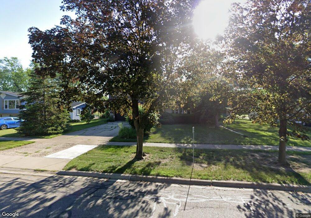 3N454 Crown Rd, Elmhurst, IL 60126 - photo 1