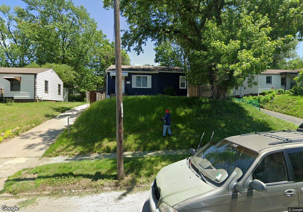 1315 E 33rd St, Des Moines, IA 50317 - photo 1