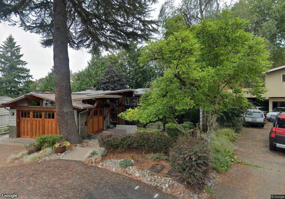 9027 SE 37th St, Mercer Island, WA 98040 - photo 1