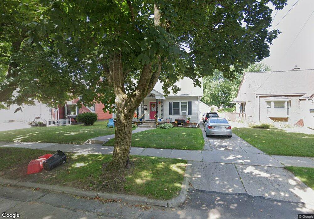 1124 N 17th St, Manitowoc, WI 54220 - photo 1