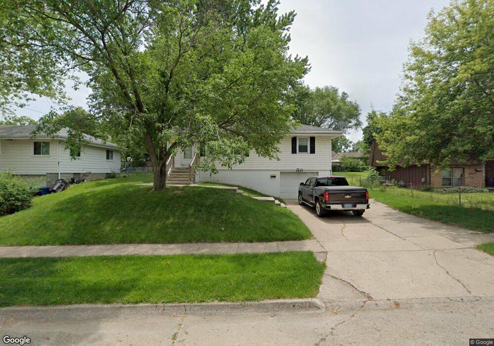 2957 E Oak Park Ave, Des Moines, IA 50317 - photo 1