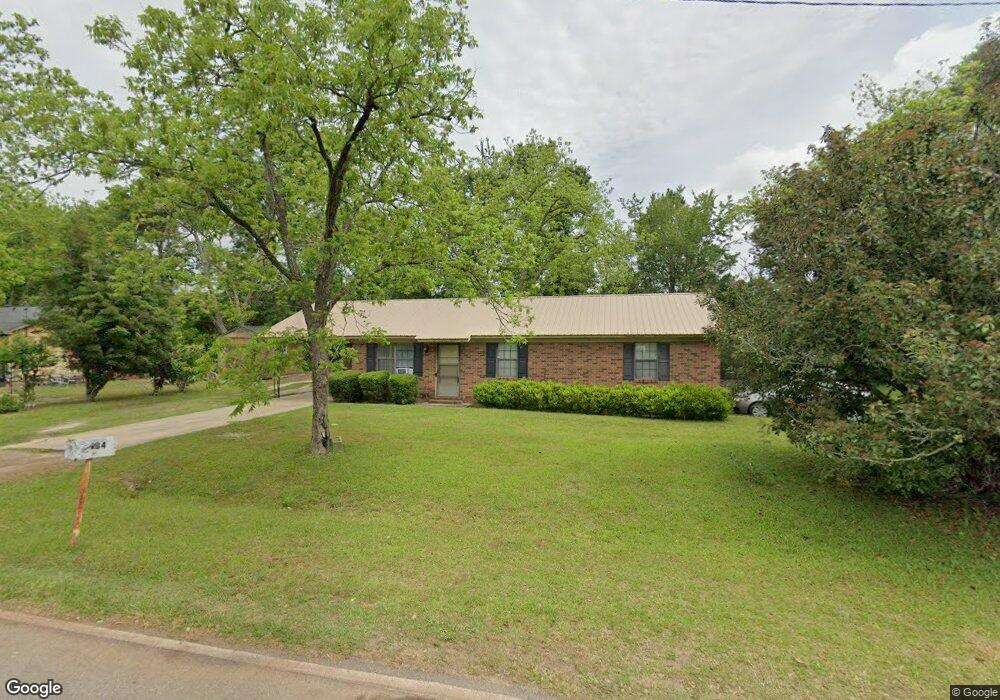 184 Grove Ave, Fitzgerald, GA 31750 - photo 1