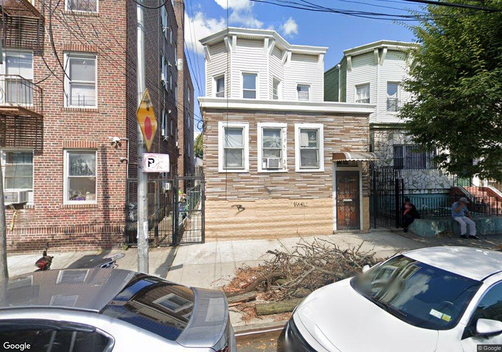 95-13 41st Ave unit 2 Fl., Elmhurst, NY 11373 - photo 1