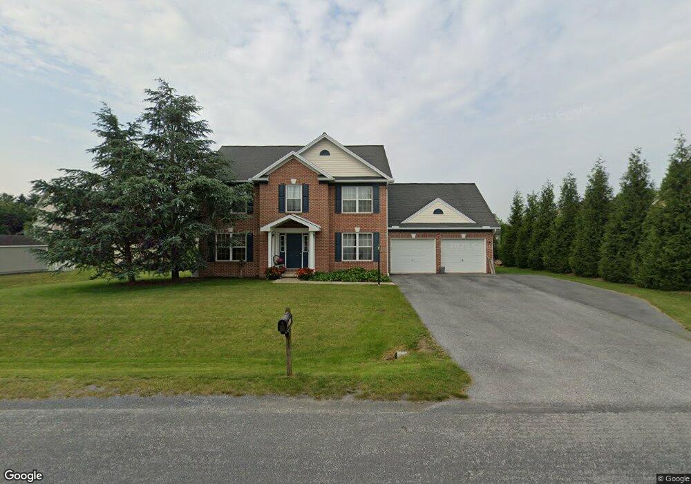 717 Franklin Square Dr, Chambersburg, PA 17201 - photo 1