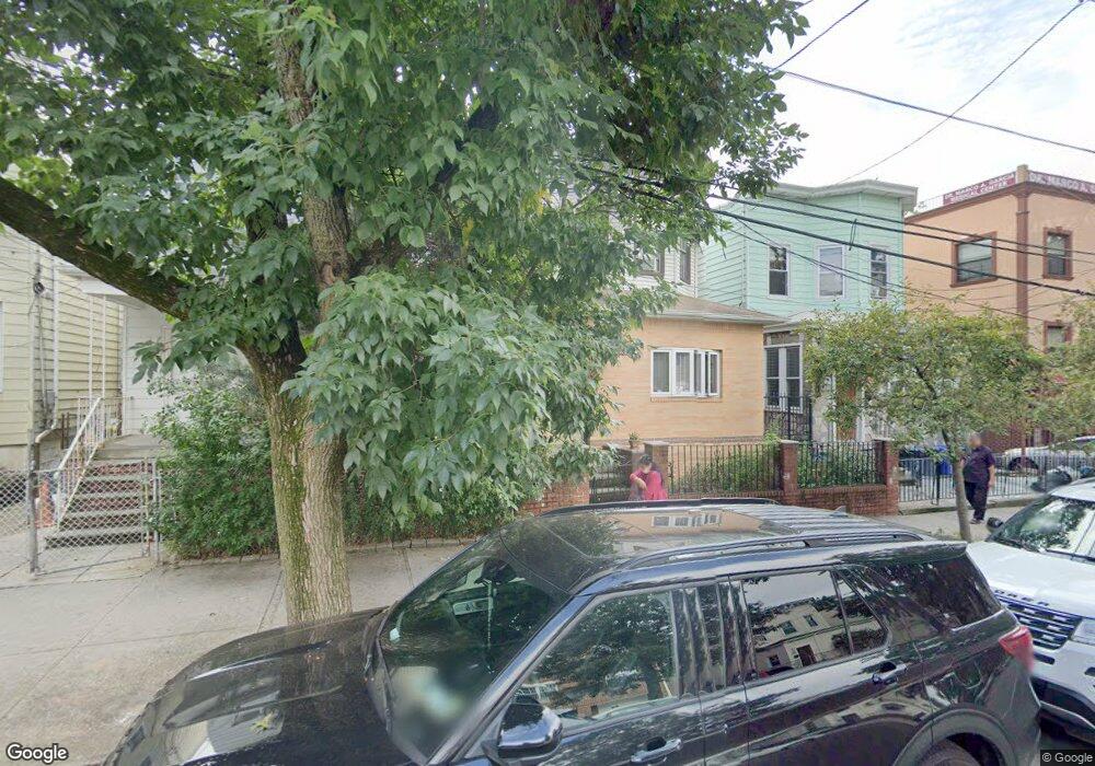 9510 40th Rd, Elmhurst, NY 11373 - photo 1