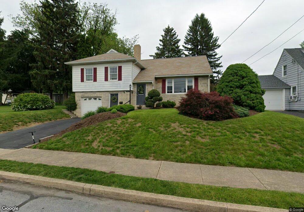 207 W Maple Ave, Myerstown, PA 17067 - photo 1