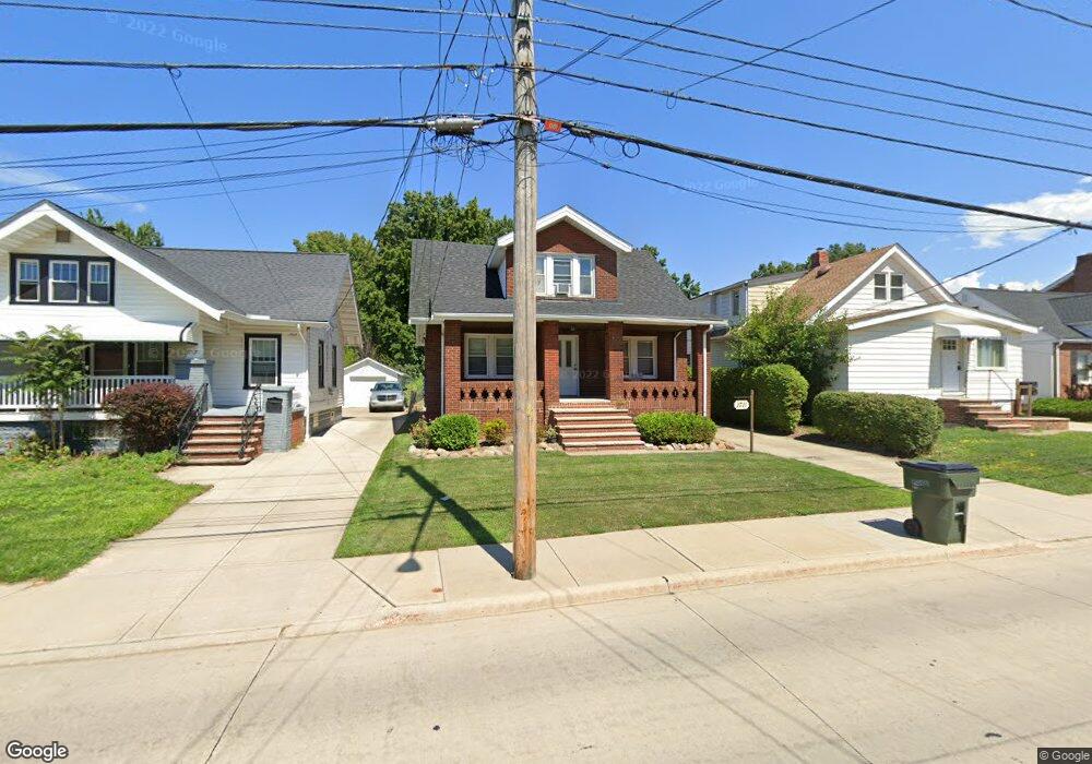 1711 Rockefeller Rd, Wickliffe, OH 44092 - photo 1