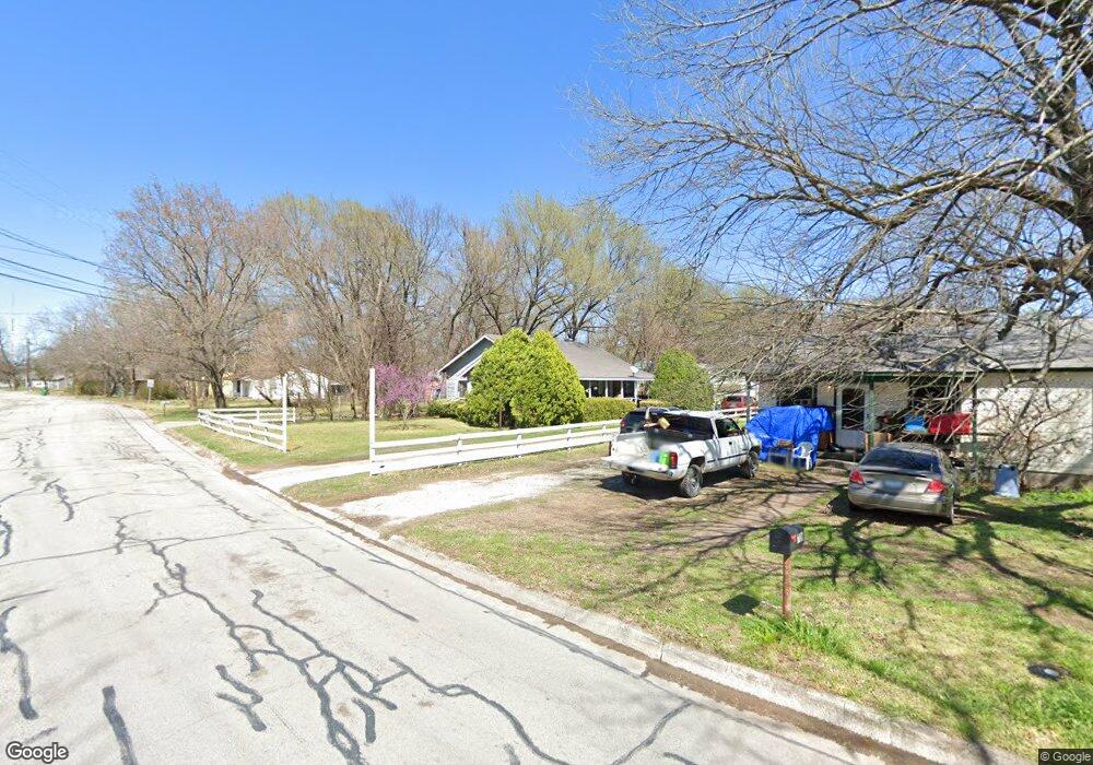 706 S Weaver St, Gainesville, TX 76240 - photo 1