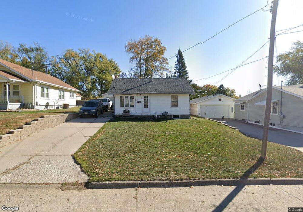 704 E 5th St S, Newton, IA 50208 - photo 1