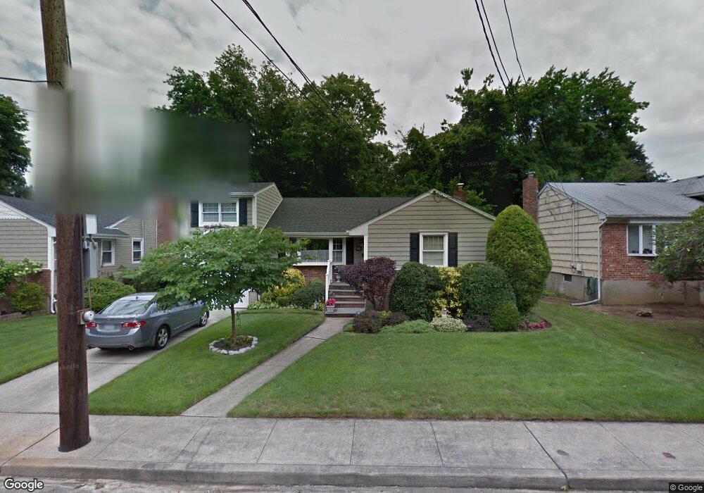 25 Pickett Ct, Malverne, NY 11565 - photo 1