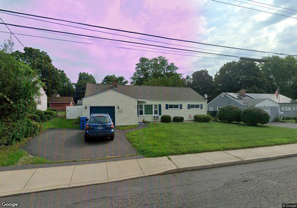 77 Weaver Rd, Manchester, CT 06042 - photo 1