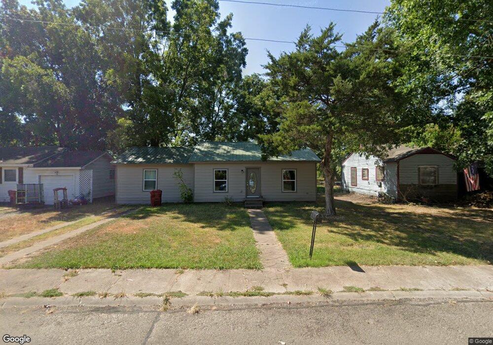 236 E Boyd St, Bonham, TX 75418 - photo 1