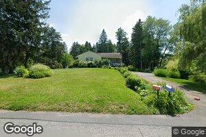 8 Roosevelt Rd, Hyde Park, NY 12538