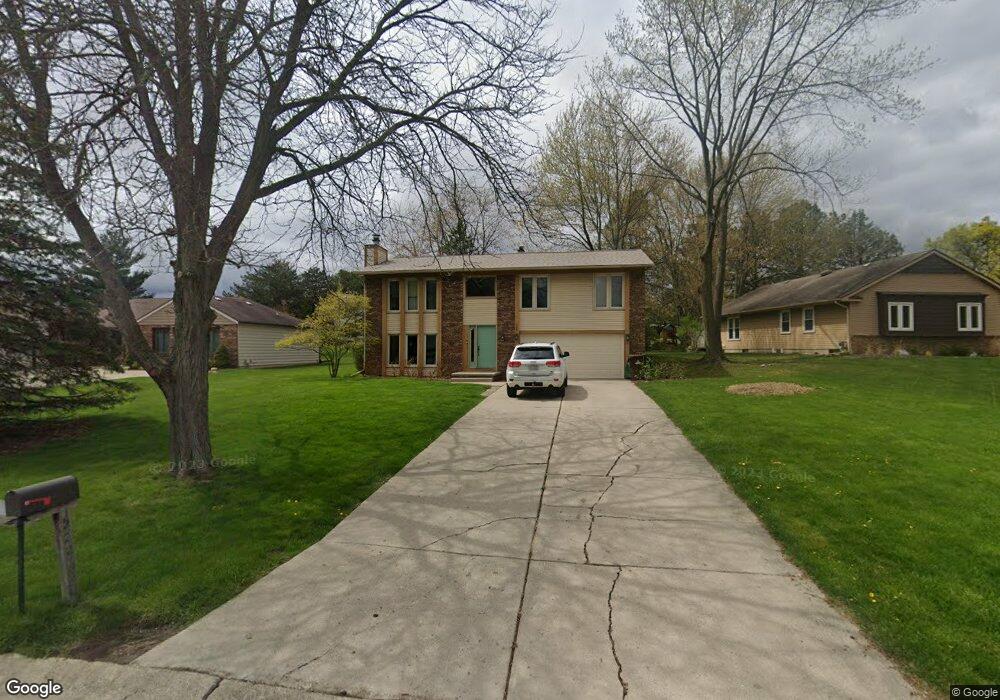 2221 Piney Point Dr, Lansing, MI 48917 - photo 1