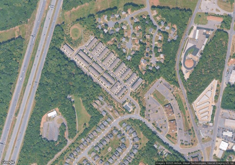 5019 Potomac Highlands Cir, Triangle, VA 22172 - photo 1