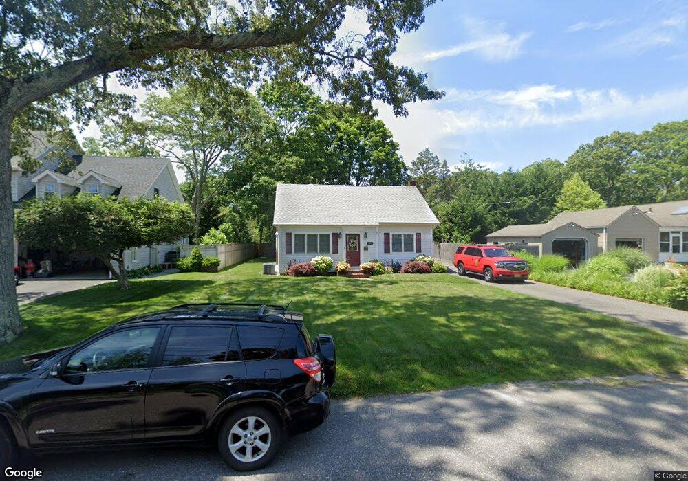 184 Oakwood Ave, Bayport, NY 11705 - photo 1