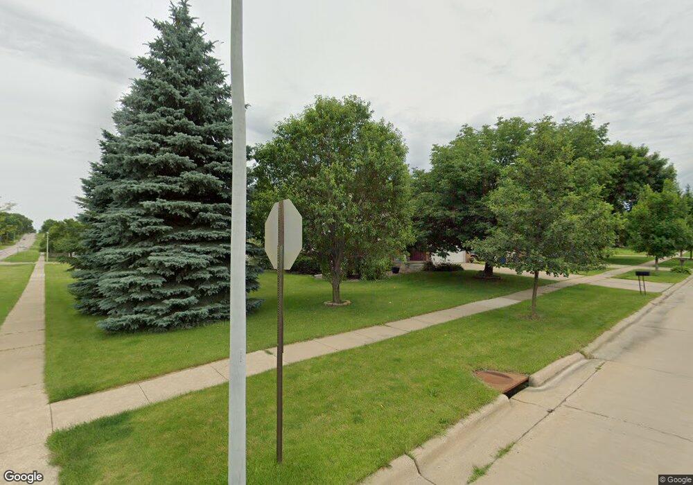 537 Zelda Dr NW, Cedar Rapids, IA 52405 - photo 1