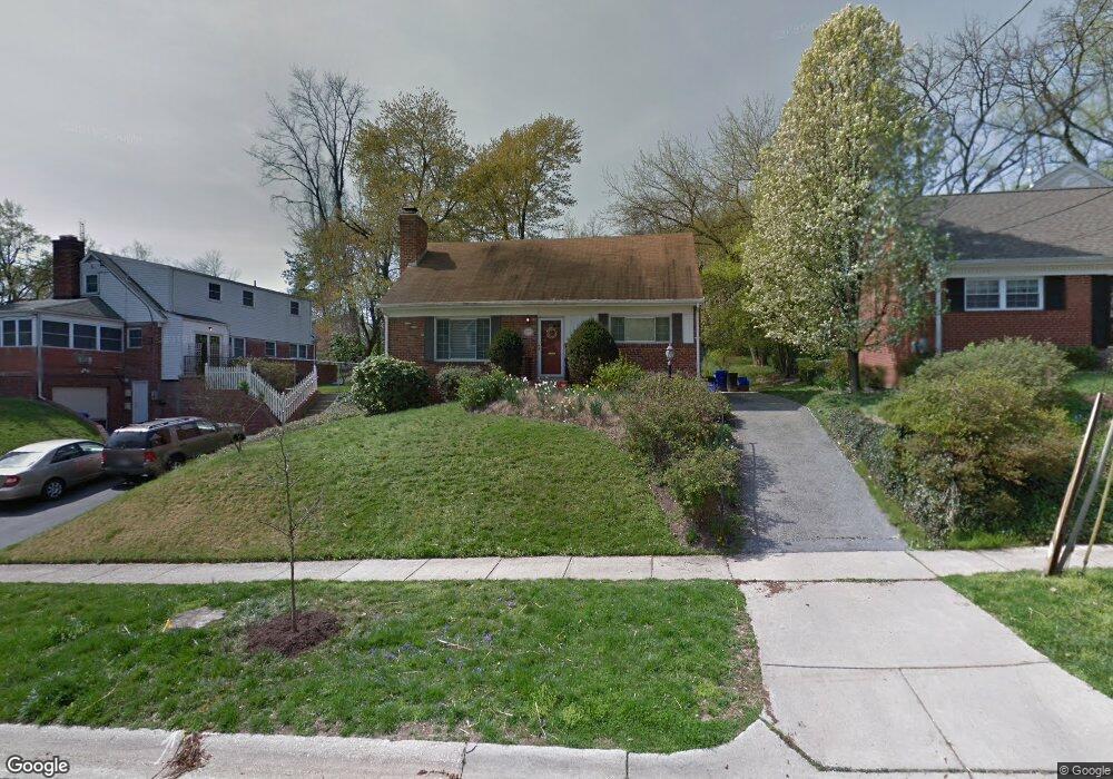 8802 Walnut Hill Rd, Chevy Chase, MD 20815 - photo 1