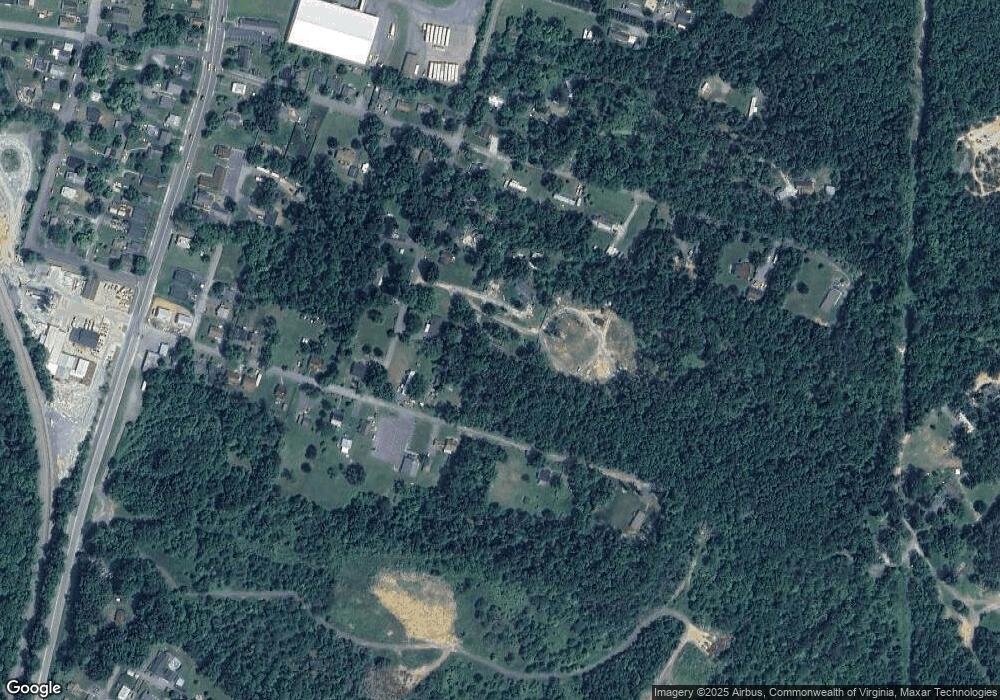 821 Sumac Ave, Waynesboro, VA 22980 - photo 1