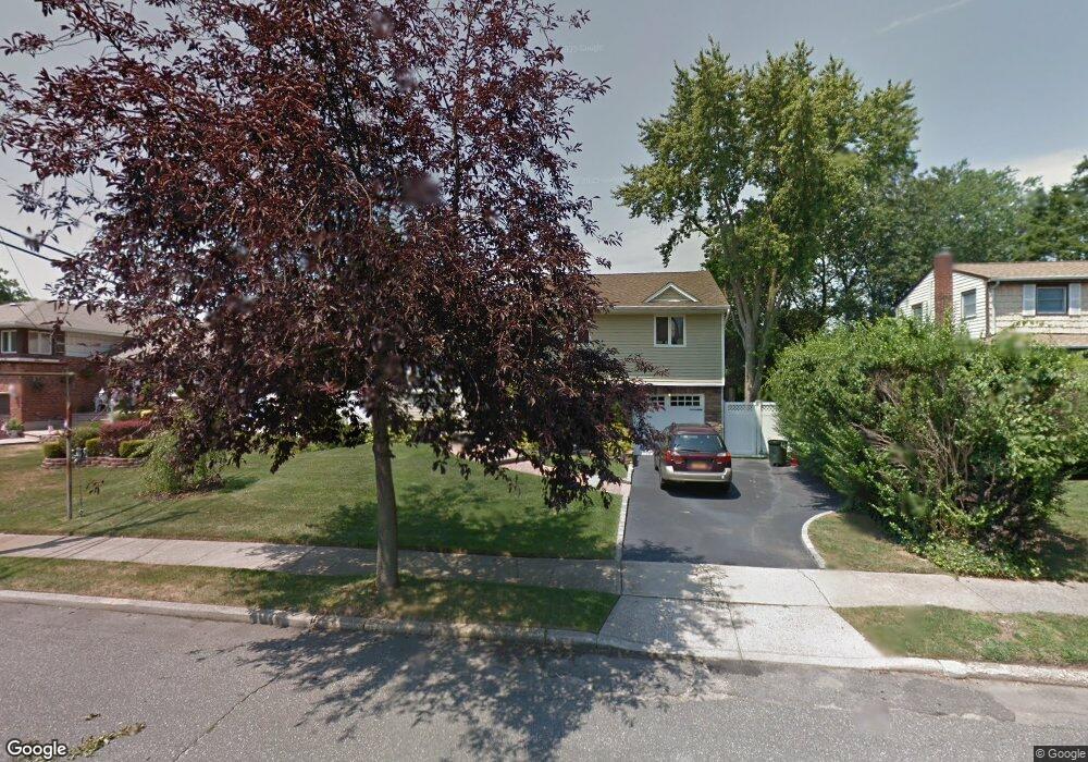 304 Southwood Cir, Syosset, NY 11791 - photo 1