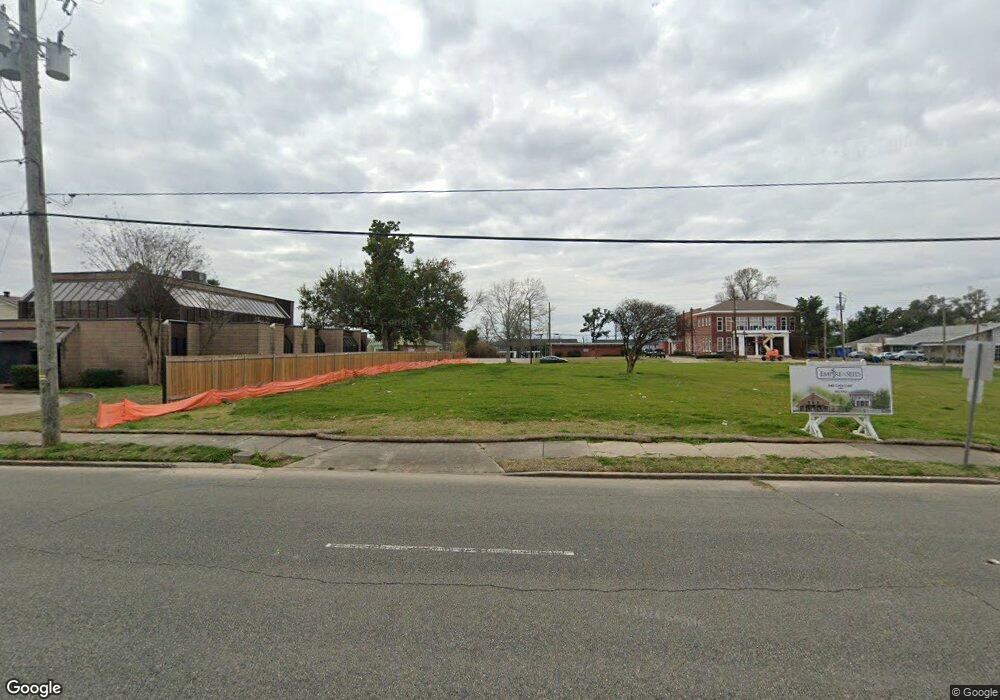 422 Kirby St, Lake Charles, LA 70601 - photo 1