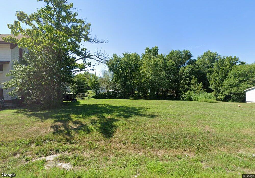 928 W End Place, Moberly, MO 65270 - photo 1