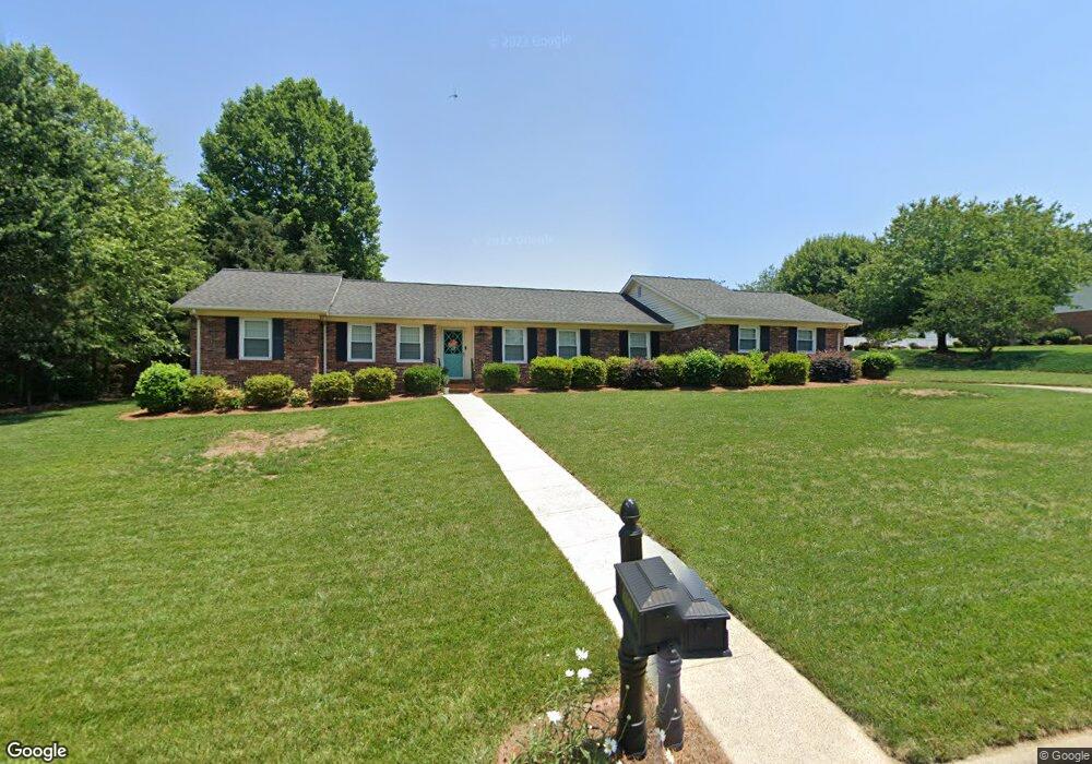 902 Carolyn St, Statesville, NC 28677 - photo 1