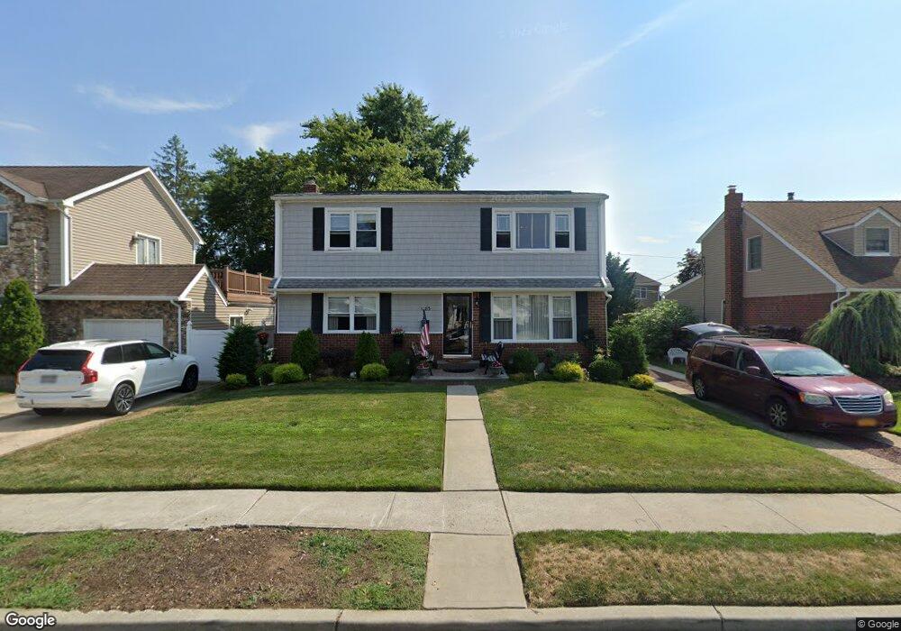 1083 Lorraine Dr, Franklin Square, NY 11010 - photo 1