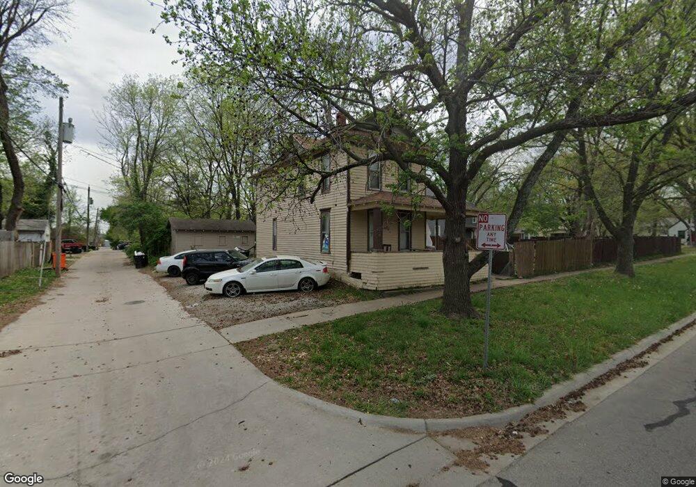 1013 SW 4th St, Topeka, KS 66606 - photo 1