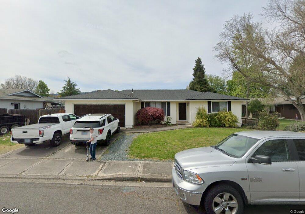 110 Travertine Cir, Central Point, OR 97502 - photo 1