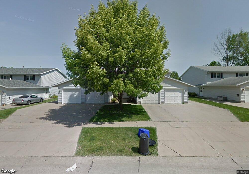 1240 Daleview Dr unit 2, Marion, IA 52302 - photo 1