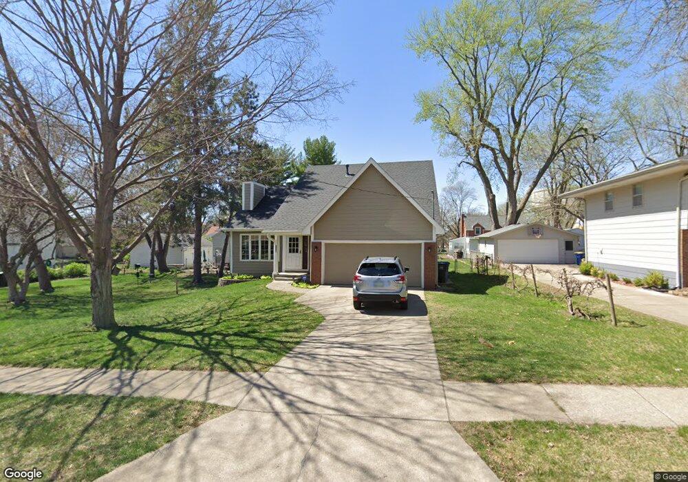2110 47th St, Des Moines, IA 50310 - photo 1