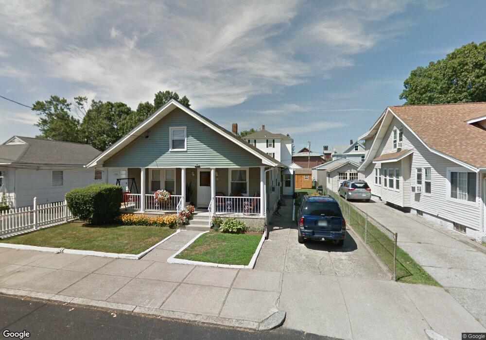 28 Suffolk Ave, Pawtucket, RI 02861 - photo 1