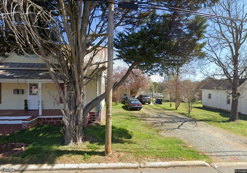 916 N Chatham Ave, Siler City, NC 27344 - photo 1