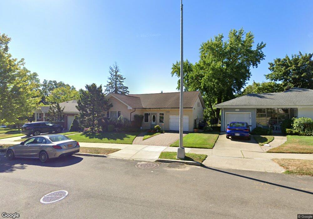 7216 267th St, Glen Oaks, NY 11004 - photo 1