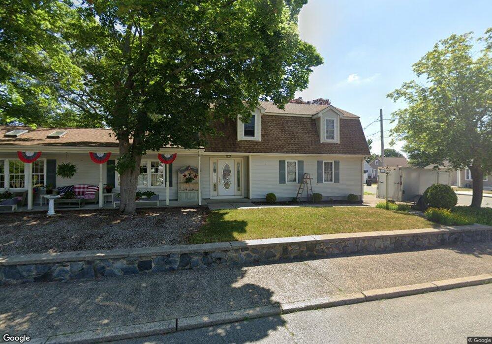 205 Maplecrest Dr, Pawtucket, RI 02861 - photo 1