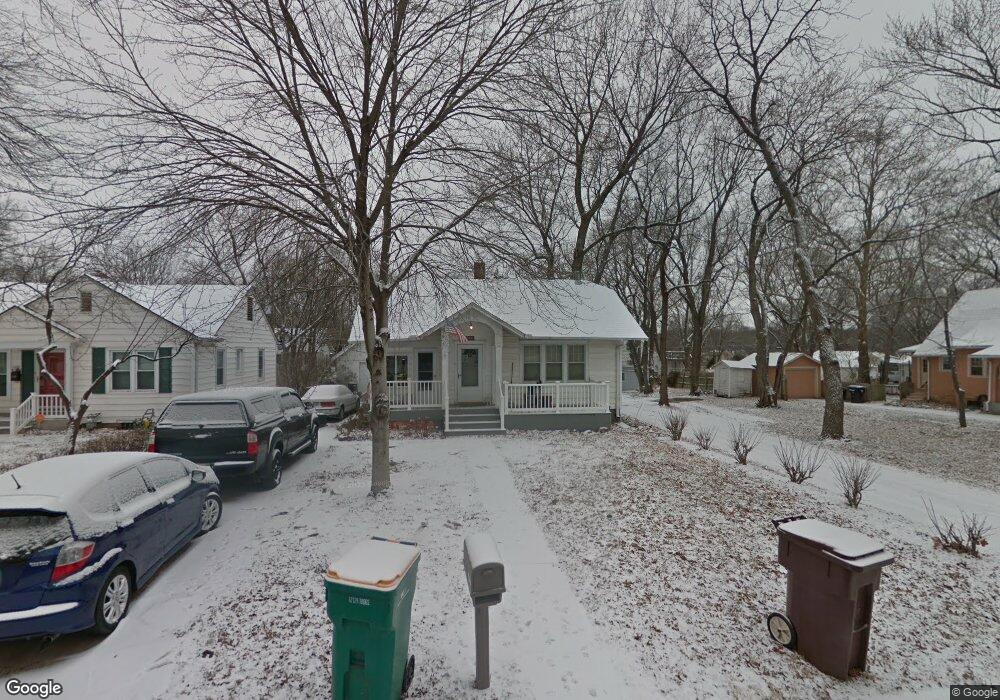 1021 SW Randolph Ave, Topeka, KS 66604 - photo 1