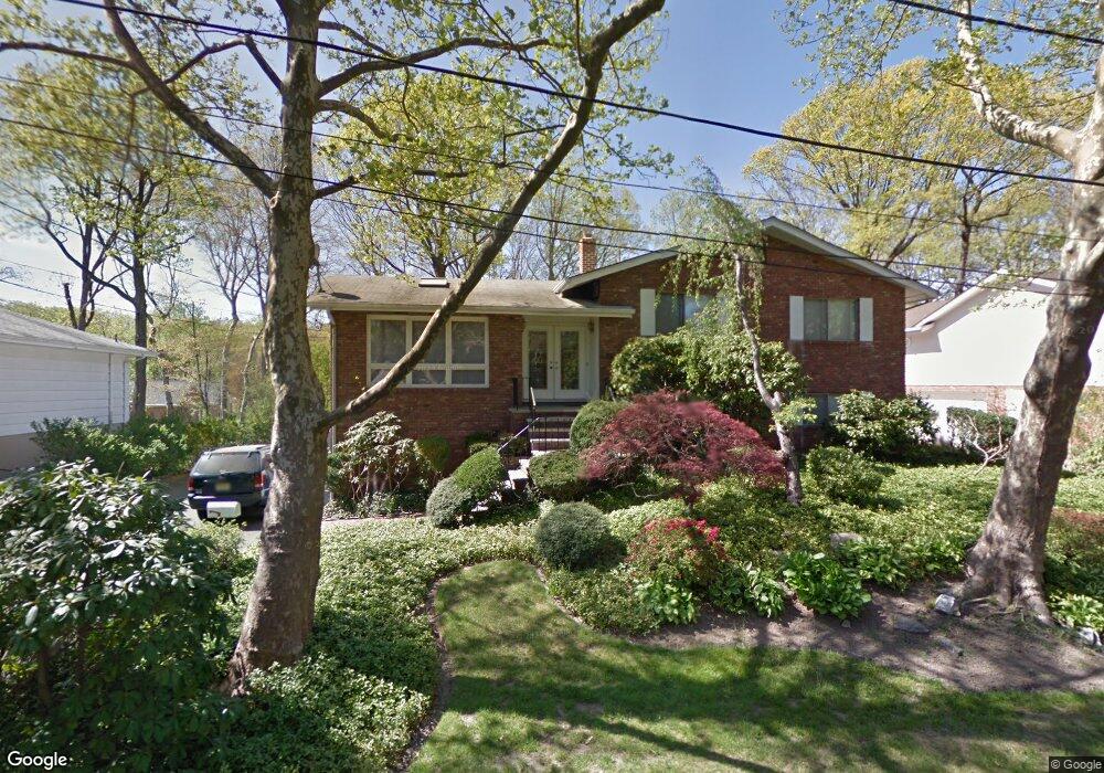 10 Snyder Rd, Englewood Cliffs, NJ 07632 - photo 1