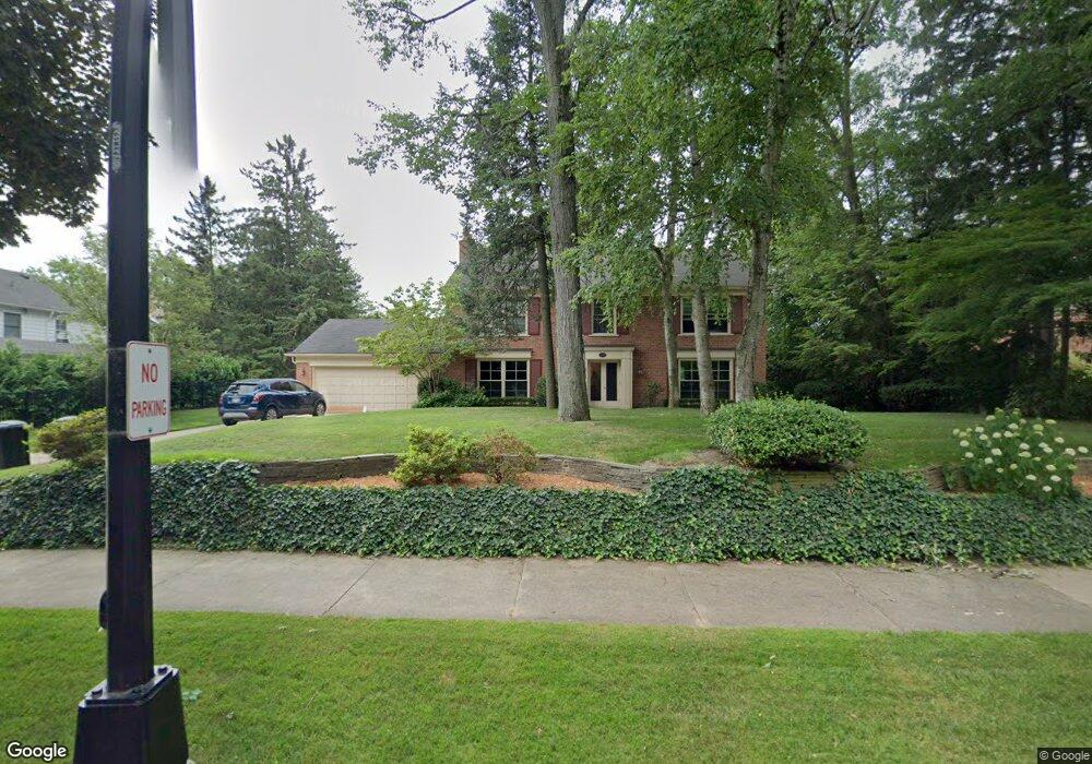 211 Lewiston Rd, Grosse Pointe Farms, MI 48236 - photo 1