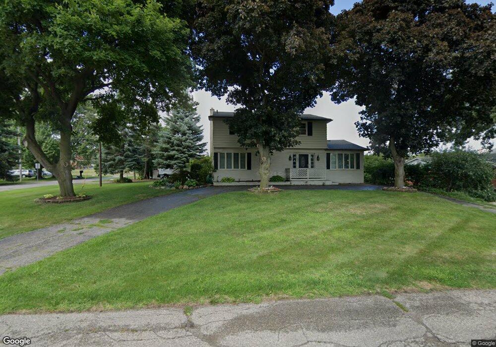 201 Douglas Dr, Bloomfield Hills, MI 48304 - photo 1