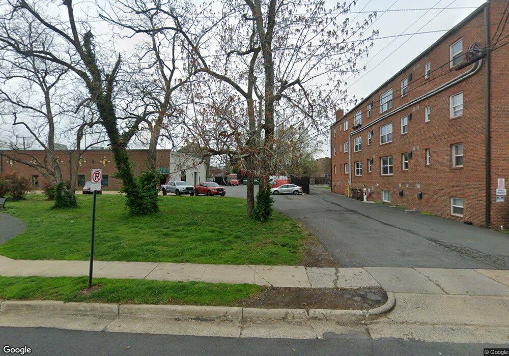 839 Bashford Ln, Alexandria, VA 22314 - photo 1