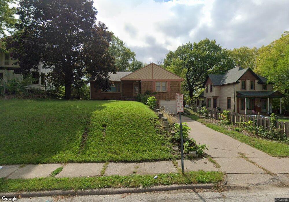 1125 W 10th St, Davenport, IA 52804 - photo 1