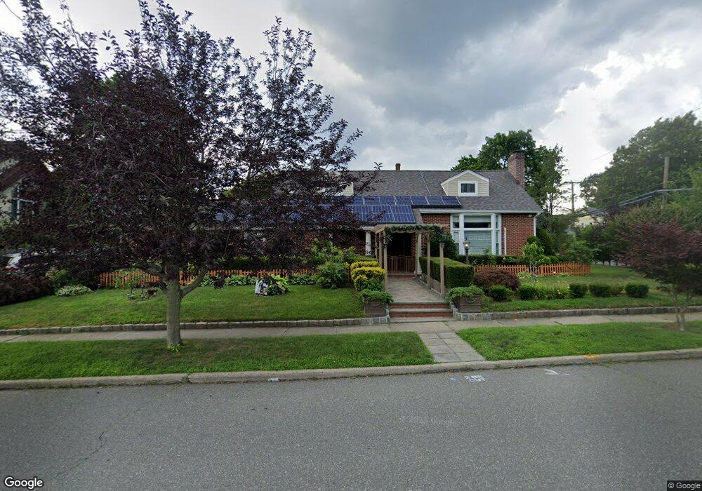 28 Forest Row, Great Neck, NY 11023 - photo 1