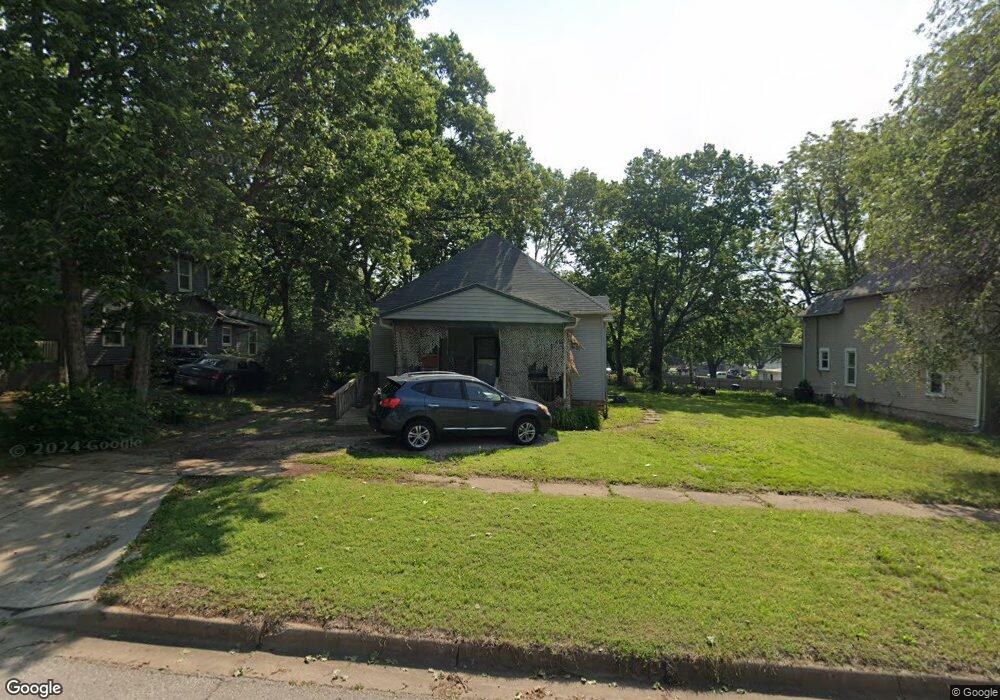 2042 SW Clay St, Topeka, KS 66604 - photo 1