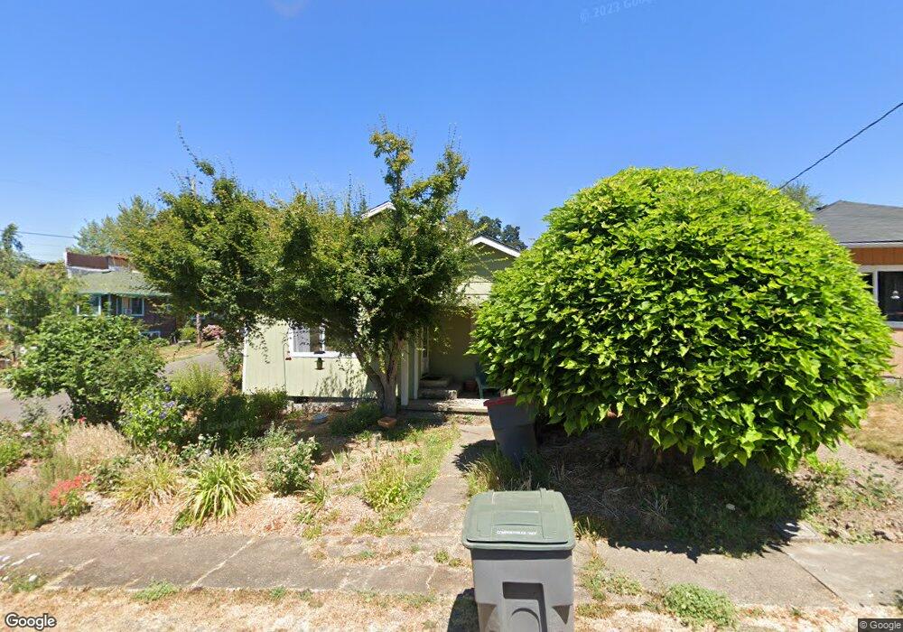 747 W Grant St, Carlton, OR 97111 - photo 1