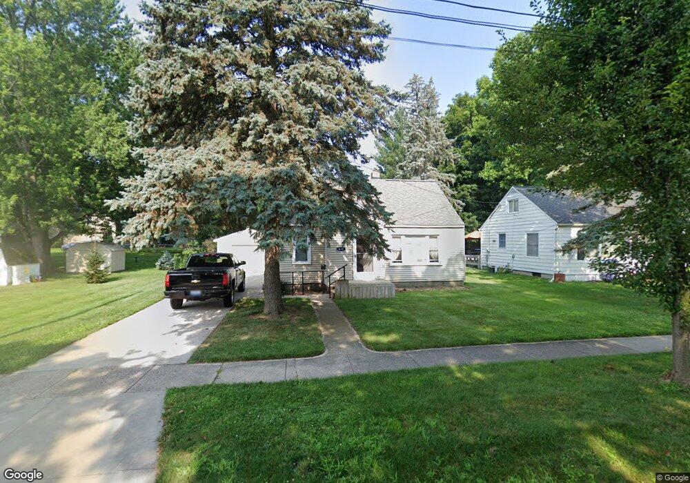 638 Maple St, Grand Ledge, MI 48837 - photo 1