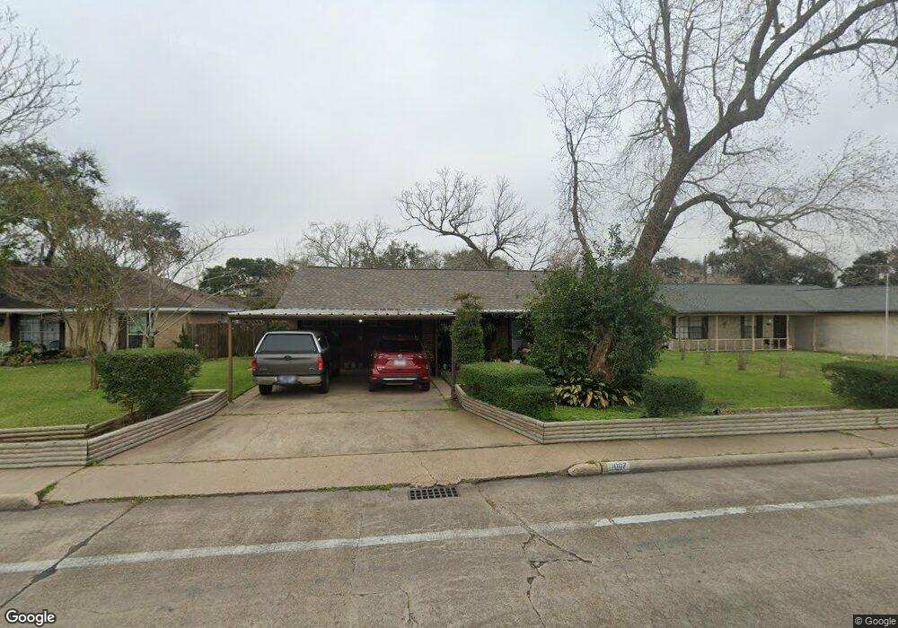 1007 Stadium Dr, Alvin, TX 77511 - photo 1